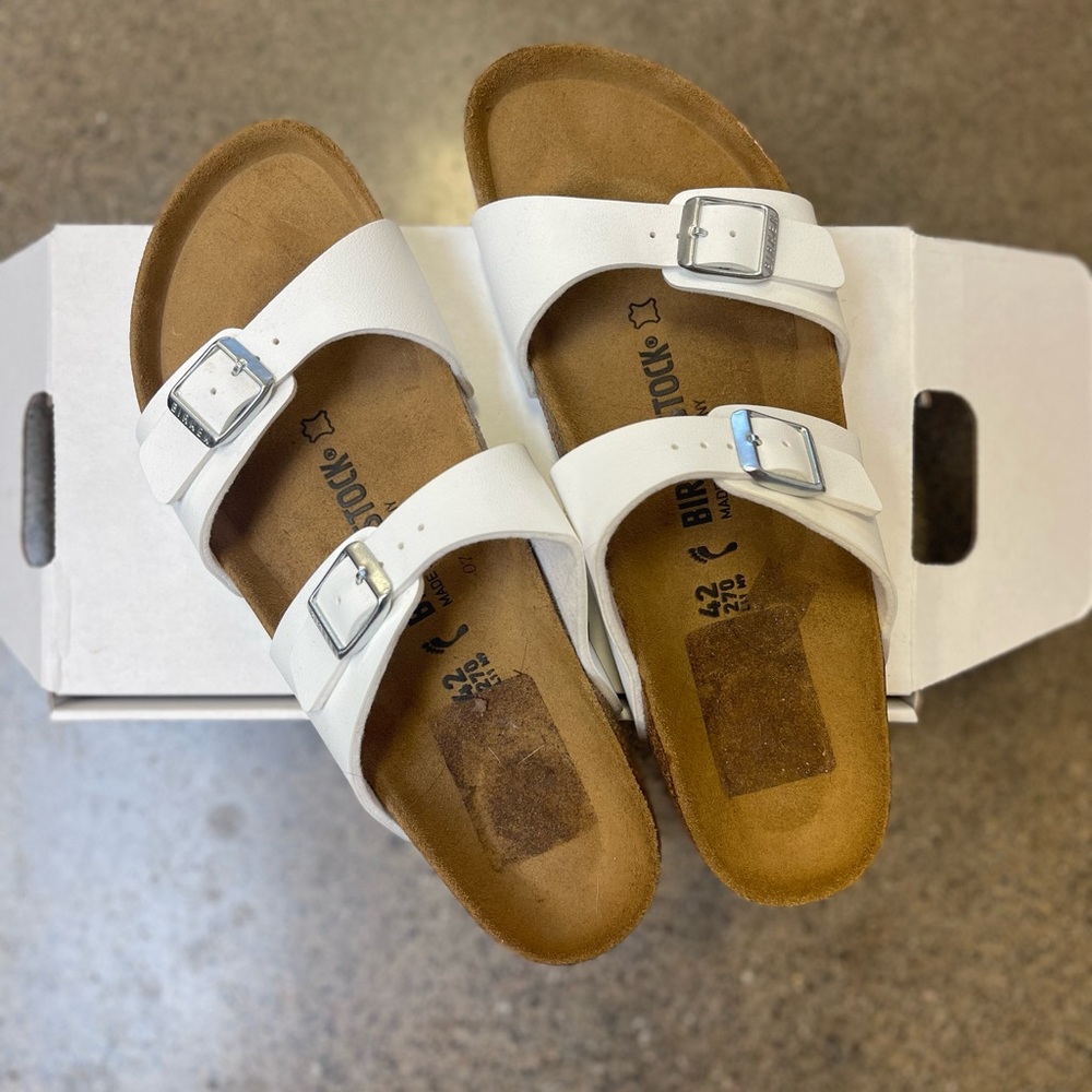 NEW NEVER WORN Birkenstock sandals size 11